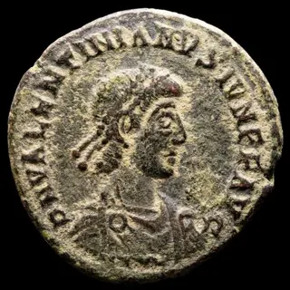 Romeinse Rijk. Theodosius (379-383 AD) and Valentinian II (375-392 A.D). Kavel bestaande uit twee bronzen Maiorina,Nicomedia - GLORIA ROMANORVM // Siscia - REPARATIO REIPVB // ✩ASISC