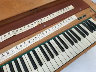 Inklapbaar, met voetpendalen voor luchtbalgen - Harmonium