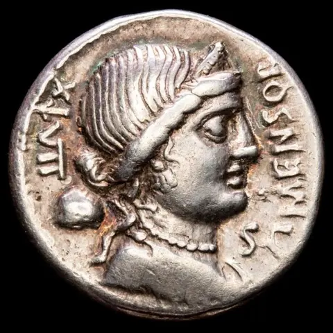 Romeinse Republiek. L. Farsuleius Mensor, 75 BC. AR Denarius,Roma in biga right, holding reins and spear
