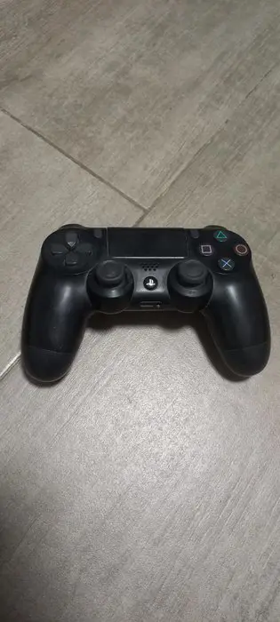 1 Sony play station 4 - Console (1)