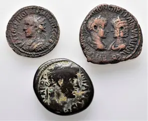 Romeinse Rijk (Provinciaal). Lot of 3 Roman Provinical AE coins,incl. Augustus (27 BC-AD 14), Philip I (AD 244-249) and Gordian III with Traquillina (AD 238-244)