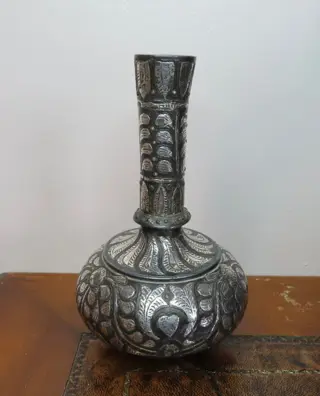 Bidri-fles, watervaas (1) - zink & koper, ingelegd zilver - Bloemen - India - 18e - 19e eeuw