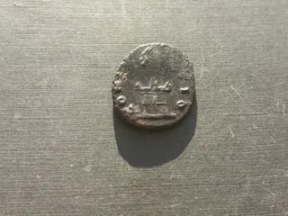 Romeinse Rijk. Lot of 4 Antoniniani, incl. Claudius Gothicus (AD 268-270), Salonina (AD 254-268),Aurelian (AD 270-275) and Carus (AD 282-283).