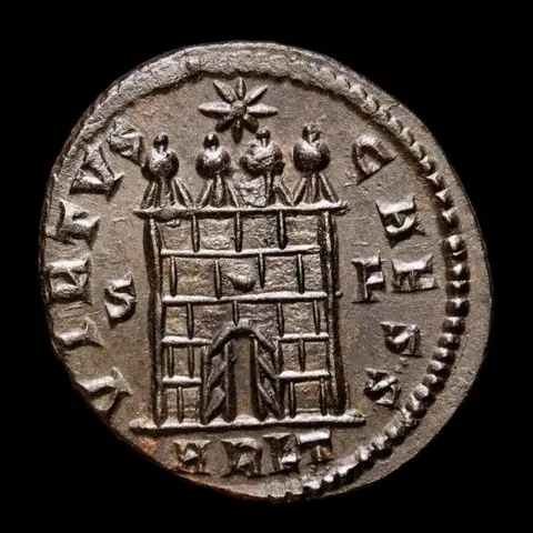 Romeinse Rijk. Constantine II (337-340 n.Chr.). Æ Follis,Arelate, AD 327