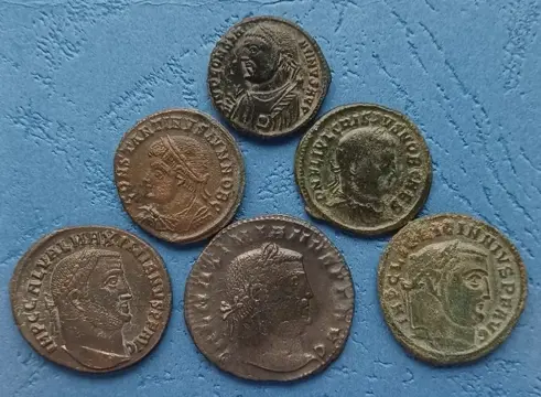 Romeinse Rijk. Lot of 6 Æ Folles,incl. Constantine I, Maximian, Crispus, Licinius I and Galerius, AD early 4th century