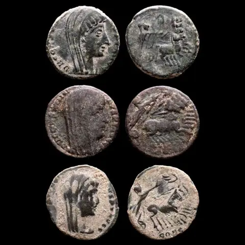 Romeinse Rijk. Kavel bestaande uit drie (3) Æ halve Folles (postuum geslagen) van Divus Constantine I, died AD 337,Divus Constantine, driving galloping quadriga, manus Dei reaching down from above.