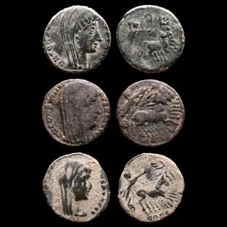 Romeinse Rijk. Kavel bestaande uit drie (3) Æ halve Folles (postuum geslagen) van Divus Constantine I, died AD 337,Divus Constantine, driving galloping quadriga, manus Dei reaching down from above.