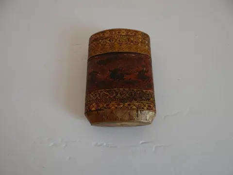 Doos (1) - rietje - Iran - 19e eeuw