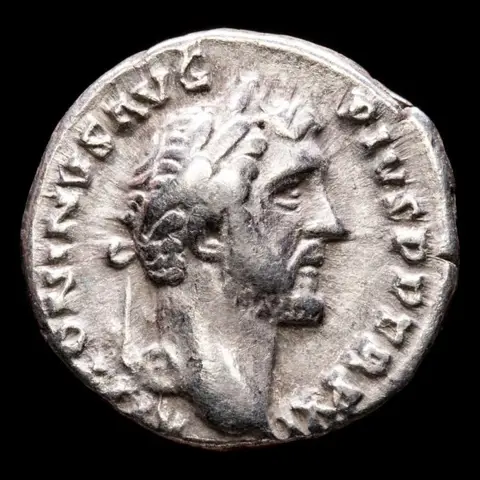 Romeinse Rijk. Antoninus Pius (138-161 n.Chr.). AR Denarius,Rome. COS IIII, Salus standing left, holding a patera in her right.