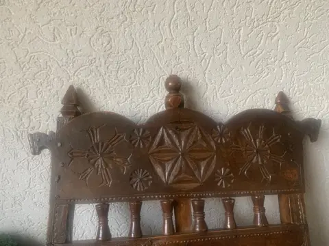 Stoel (1) - Hout - Bloemen - Pidha stoel - India - 19e eeuw