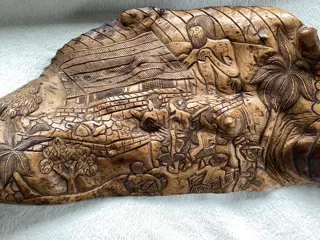 Boomstronk in de vorm van een vis met fraai gesneden voorstellingen - 96 cm - Hout - Myanmar