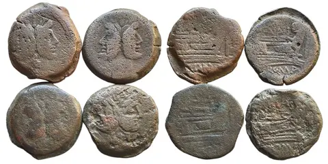 Romeinse Republiek. Lot x 4 Æ As : Valerius, P. Cornelius Blasio, Saxula, Butterfly and wine-branch series?,Rome. 169-158 BC