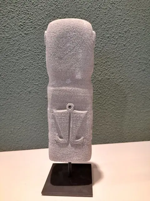 Geluksfiguurstandaard - Steen - Indonesië