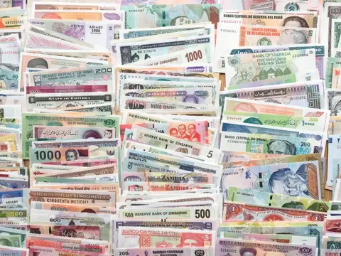 Wereld - 250 Different banknotes - Various dates