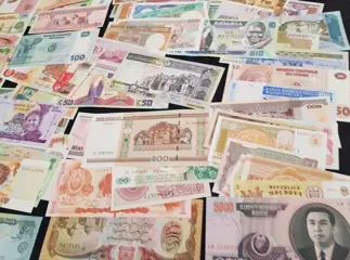 Wereld - Lot various banknotes 10 x 100 different - (1000 banknotes)