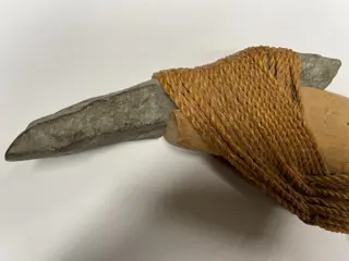 Bijl (1) - Steen, Teak hout - Samoa