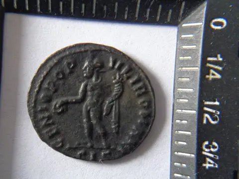 Romeinse Rijk. Lot of 5. 1/4-volgers, including Maximianus I (AD 286-305), Severus II (AD 305-306) and Maximinus II (305-313)