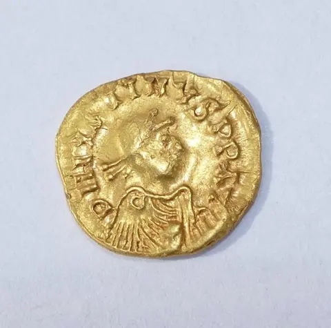 Burgundians. Gundomar II (524-532). In the name of Justin I. AV Tremissis,Burgundy