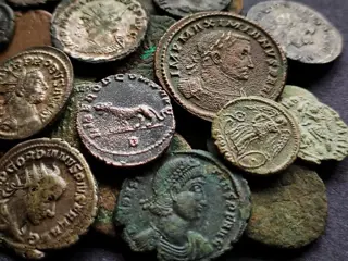 Romeinse Rijk. Lot of 40 coins (mainly Antoniniani and Folles),including Gordian III, Diocletian, Constantine I - AD 3rd-4th century