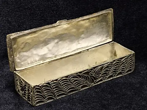 Laagwaardige zilveren filigraan handgemaakte juwelendoos ingelegd met bloedsteen - Laagwaardig zilver - 133g - Centraal-Azië - 20e eeuw