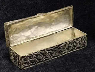 Laagwaardige zilveren filigraan handgemaakte juwelendoos ingelegd met bloedsteen - Laagwaardig zilver - 133g - Centraal-Azië - 20e eeuw