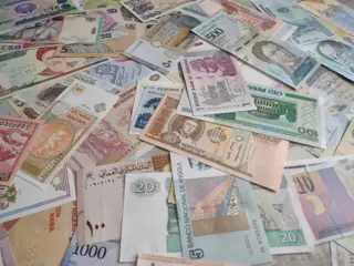 Wereld - 115 banknotes - Various dates