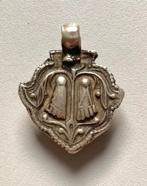 Amulet (2) - Zilver - India - 19e - 20e eeuw