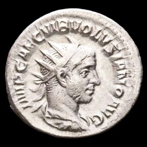 Romeinse Rijk. Volusian (AD 251-253). AR Antoninianus,Rome - PIETAS AVGG, Pietas standing left, raising both hands, altar to left.