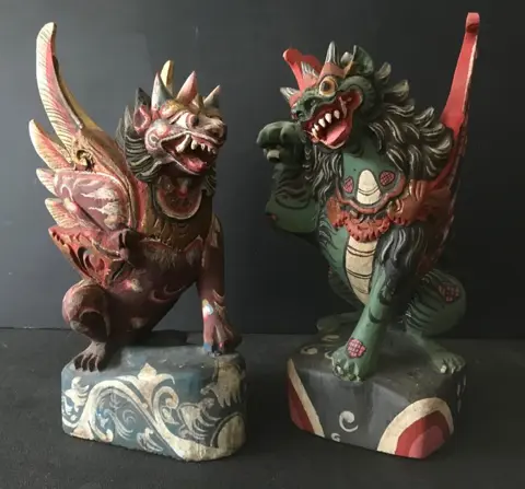 Beeld(en)/Beeldje(s) (3) - Hout - 2 Singa’s en Hanuman - (GEEN RESERVE) - Bali, Indonesië