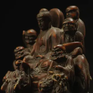 Aziatisch buxushouten Boeddhabeeld gesneden met 18 arhats en een Boeddhabeeld - Buxushout - China - Modern