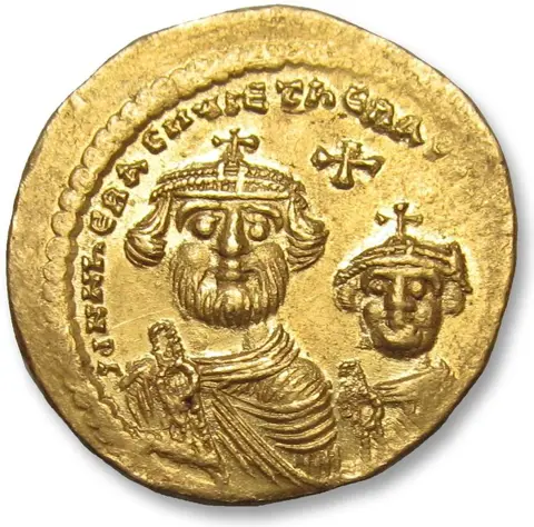 Byzantijnse Rijk. Heraclius with Heraclius Constantine. Goud Solidus,Constantinople mint circa 613-625 A.D.- 5th officina (Є) -