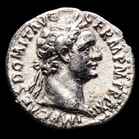 Romeinse Rijk. Domitianus (81-96 n.Chr.). AR Denarius,Rome, AD 92-93. - IMP XXII COS XVI CENS P P P, Minerva standing left holding spear, shield behind.