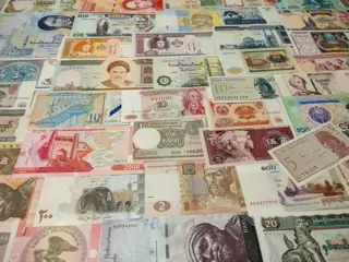 Wereld - 120 banknotes - Various dates