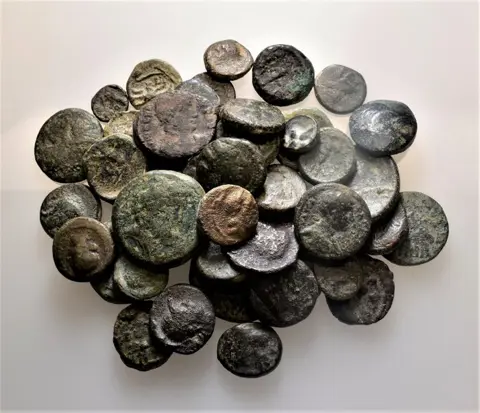 Romeinse Rijk. Lot of 46 AE coins (Greek, Roman Provincial, Roman Imperial, etc)