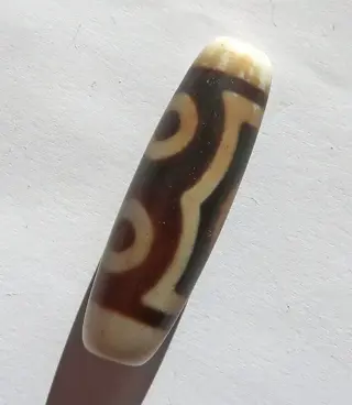 3-Eyed Dzi - Succes, rijkdom, een lang leven en kansen - Agaat - Tibet - Eind 20e eeuw