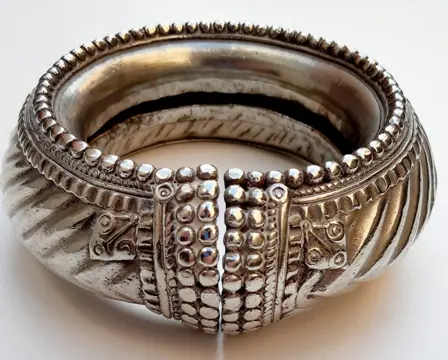 Armband, Enkelband (2) - Verzilverd, koper, legering, - Lot van twee Antieke Arm/Enkelbanden - India - 19e - 20e eeuw