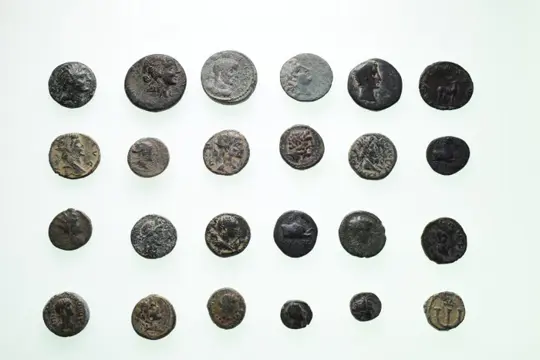Oudheid. Lot of 24 bronze coins. Including Seleucid/Asia Minor/Roman Provincial/Roman Imperial/Byzantine