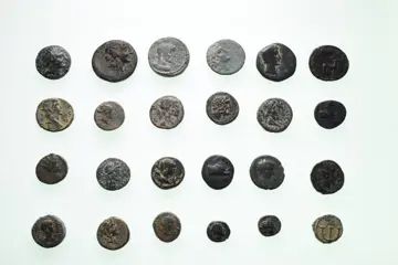 Oudheid. Lot of 24 bronze coins. Including Seleucid/Asia Minor/Roman Provincial/Roman Imperial/Byzantine