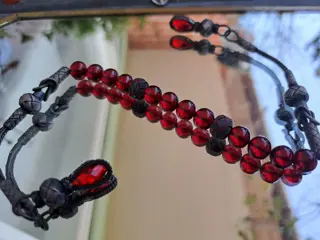 tesbih (2) - Ŕed,, zwarte & groene kralen - Saoedi-Arabië - Tweede helft 20e eeuw