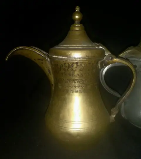 Dallah kannen (2) - koper en vertind ijzer - Midden-Oosten - 19e eeuw