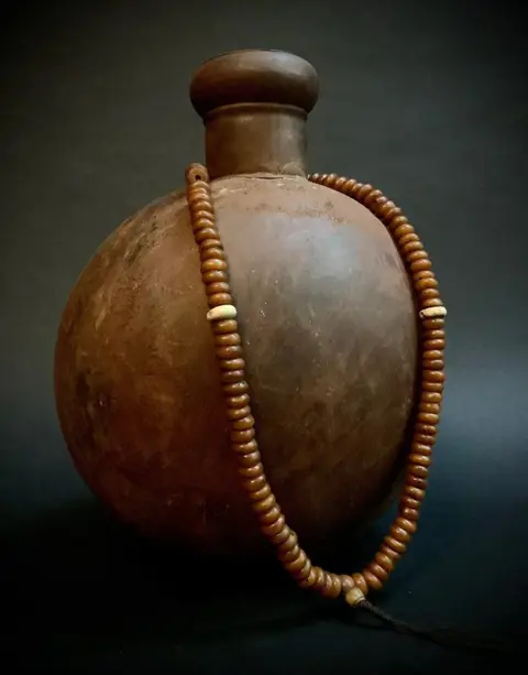 Sieraden - Gebedskralen - Been, Phenolic resin, Conch shell - Nepal / India - 20e eeuw