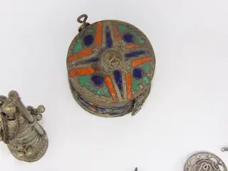 Zuiderkruis Juwelendoos Fibula (9) - Verzilverd - Maghreb Algerije Marokko Toeareg - midden. 20e en tweede helft 20e eeuw