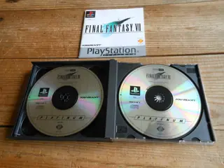 Sony - 5 Playstation games + 2 controllers - Gedeeltelijk in originele doos