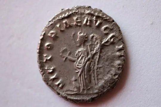 Romeinse Rijk. Lot of 2 Antoniniani,Gallienus (AD 253-260) / Valerian II (AD 256-258)