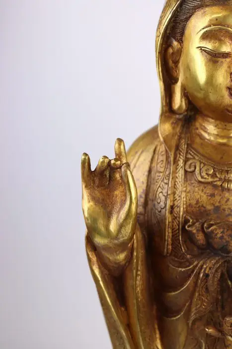 Groot standbeeld staande Quan Yin - Verguld brons - China - Eind 20e eeuw