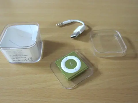 1 Apple Shuffle Model A1373 - Ipod - In originele verpakking