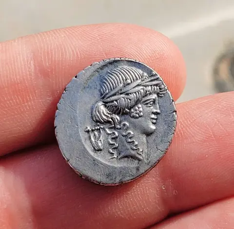 Romeinse Republiek. P. Clodius M.f. Turrinus, 42 BC. AR Denarius,Rome