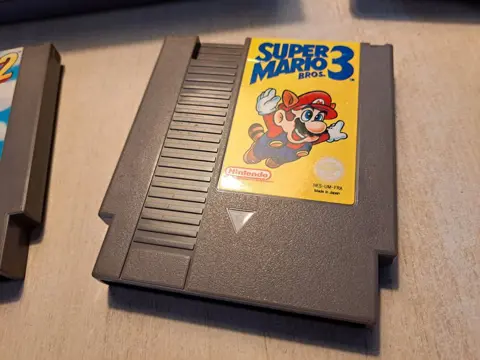 1 Nintendo NES with Super Mario Bros. 1-2-3 - Console met Games (4) - Zonder originele verpakking