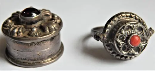 Reliekschrijndoos en ring (2) - Zilver - Noord Afrika - Eerste helft 20e eeuw