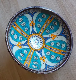 ZELDZAME OUDE Schotel Mokhfia - Patroon "Schildpadden" - polychroom aardewerk - Marokko - 18e eeuw